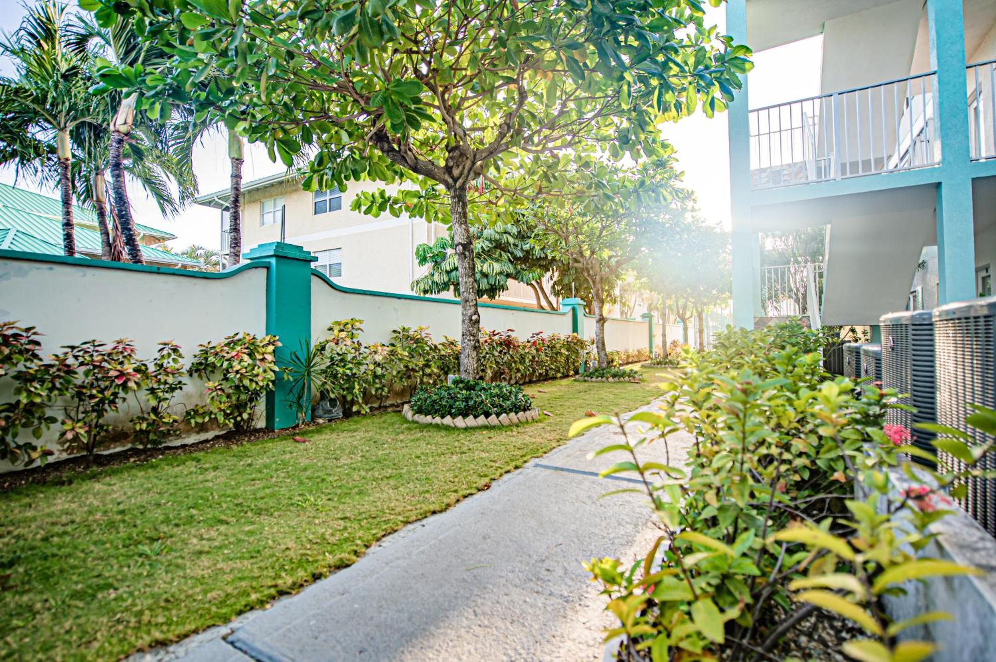Seven Mile Beach Resort George Town Exterior foto