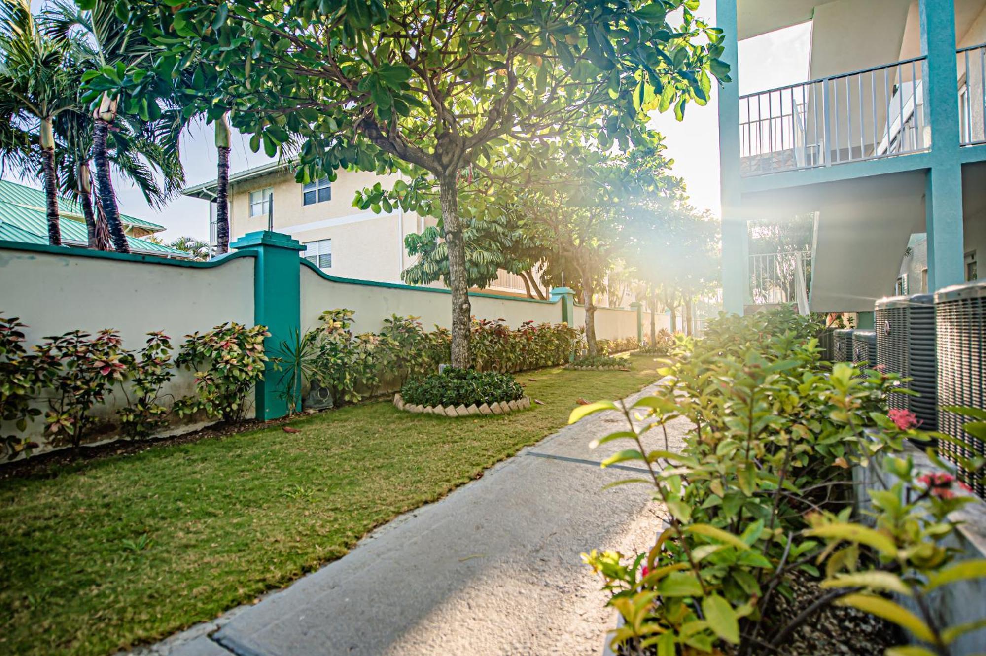Seven Mile Beach Resort George Town Exterior foto